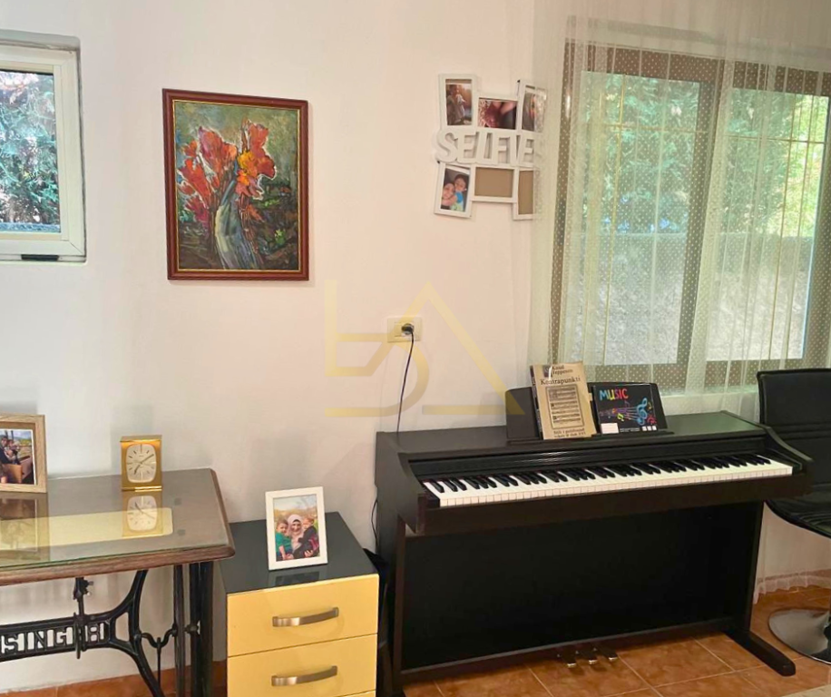 Vilë për Shitje – Sauk, Rruga Kryesore, Tiranë