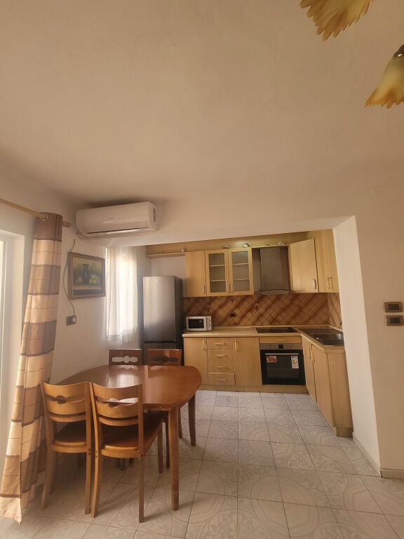 Shitet Apartamente 2+1, prane Shkolles se Baletit