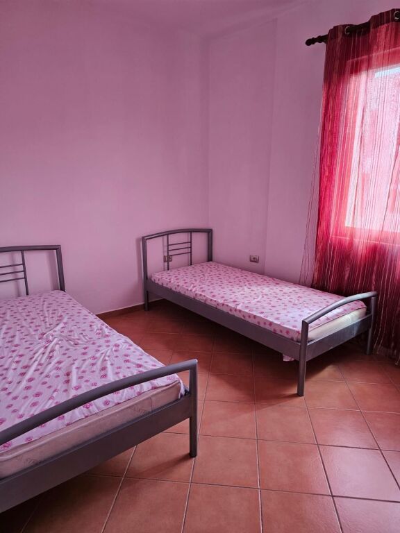 🏠Selite, near the “Marlin Barleti” University, the 2nd floor of a 3+1 villa, furnished, is for rent. 55,000 Leke