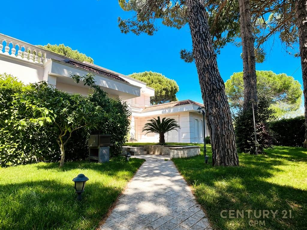 Individual Villa For Sale in Lalzi Bay, LURA 1 - 1,100,000€ | 681 m²