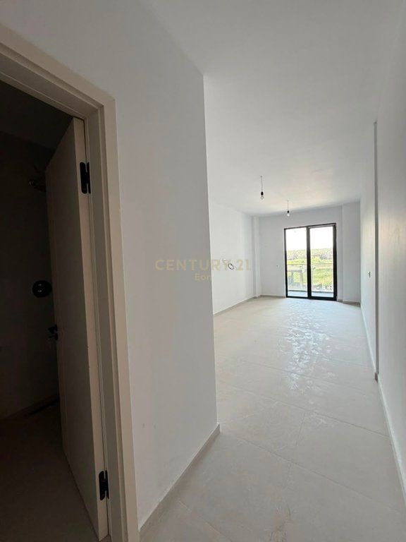 13 APARTAMENTE 1+1 ME QIRA NE NJE REZIDENCE ME PISHINE,PER INVESTIM NE MALIN E ROBIT !!