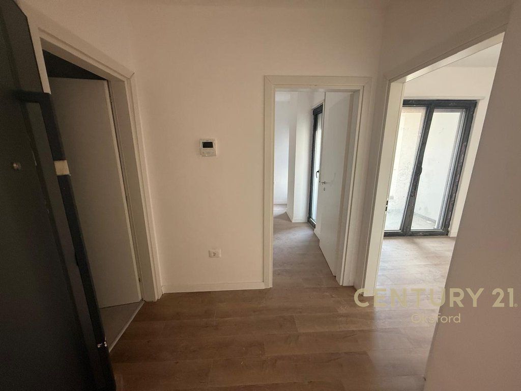 OFFICE SPACE+PARKING SPOT FOR RENT, AT THE PARIS MUNICIPALITY!