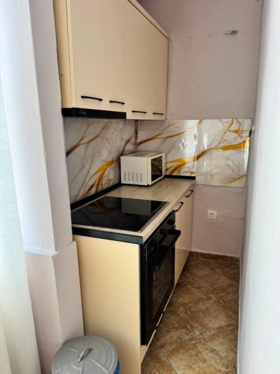 Apartament 1+1 per qera Shkolla e Bashkuar !