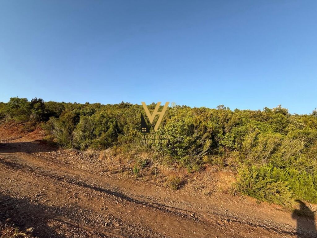 SHITET TOKE 5.400 M2 TE PLAZHI I GJENERALIT, KAVAJE 400.000 EURO