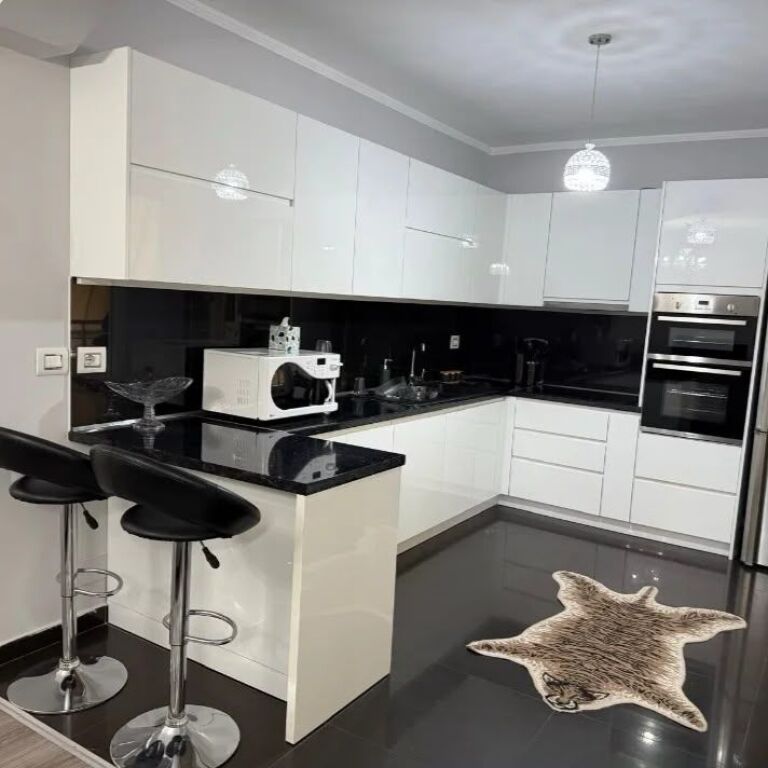 🏡 APARTAMENT 3+1 ME QIRA – PRANË KOPSHTIT ZOOLOGJIK 🏡
