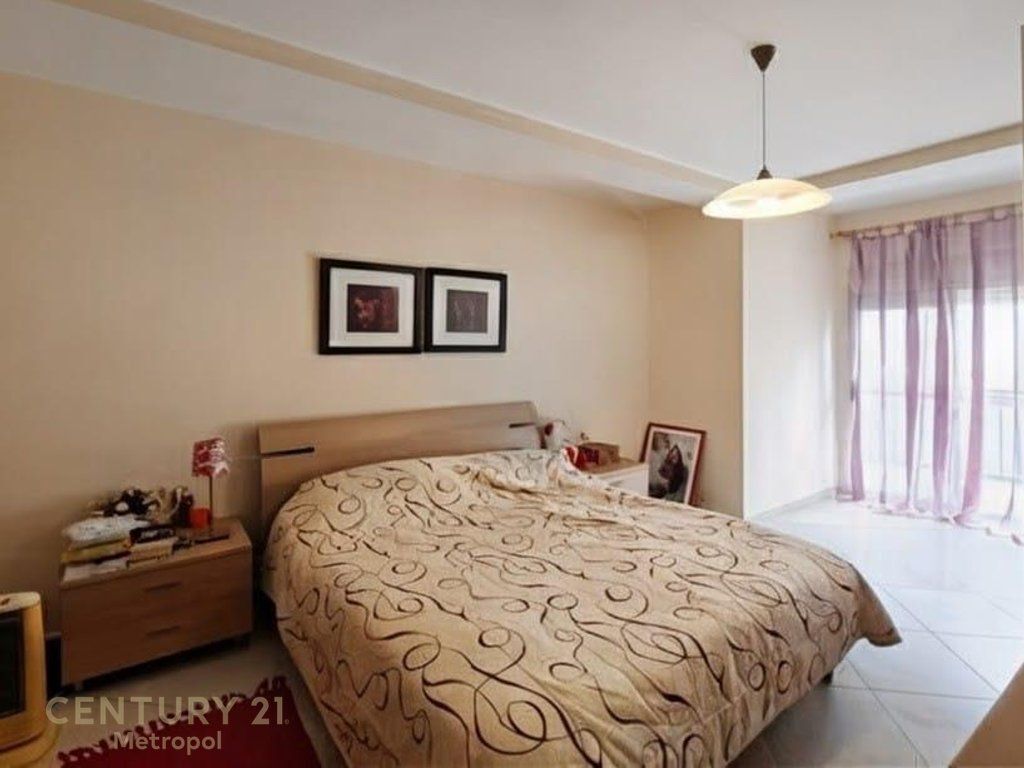 Apartament 2+1+2 per qira, te rruga Margarita Tutulani.