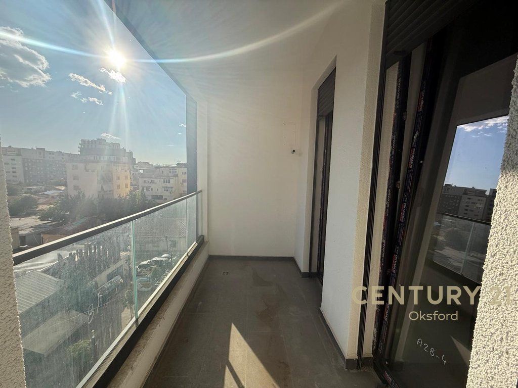 OFFICE SPACE+PARKING SPOT FOR RENT, AT THE PARIS MUNICIPALITY!