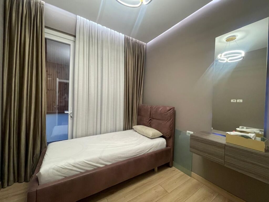 Apartament me qera 2+1 tek Golden Park perballe Spitalit Amerikan 3