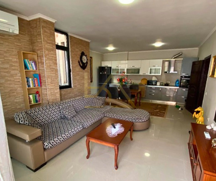 Appartamento 2+1+2 con Veranda in Vendita – Astir, Tirana