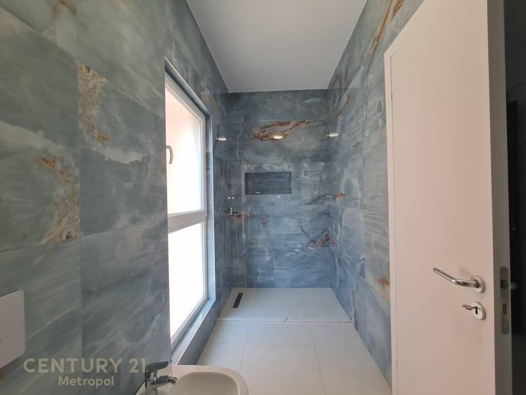 FOR RENT APARTMENT 2+1+2 NEWLY FURNISHED IN AURA-LAPRAK COMPLEX! 850 € /Month 80,000 Lek /Month