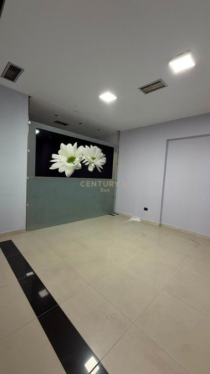 LOCALE IN AFFITTO PRESSO FLY, DURRES !