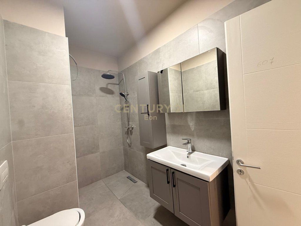 Apartament 1+1 Për Shitje në Golem !