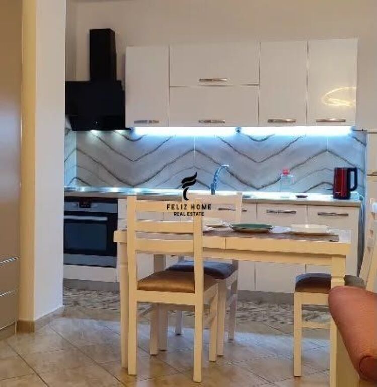 APARTAMENT ME QERA 1+1 ISH PARKU 55.000 LEKE FH-87965