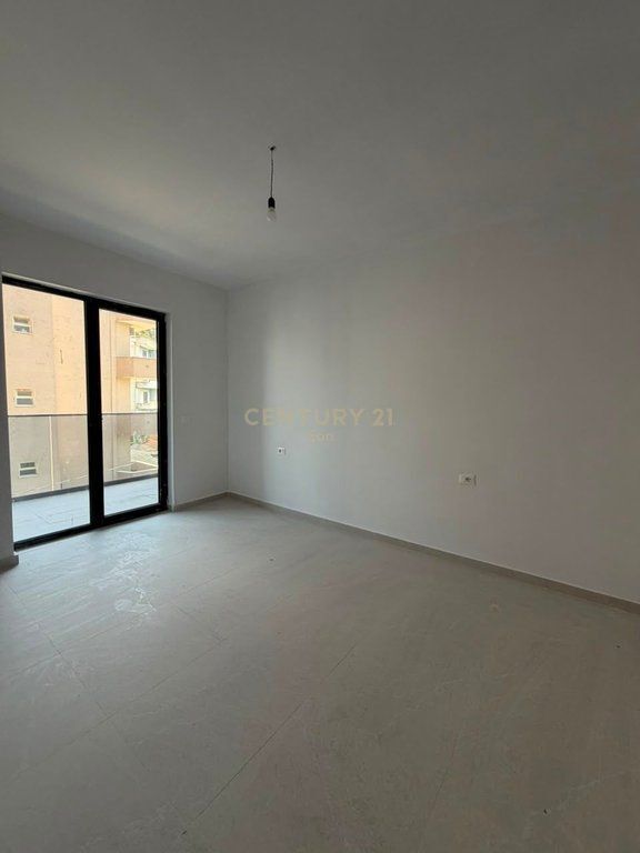 13 APARTAMENTE 1+1 ME QIRA NE NJE REZIDENCE ME PISHINE,PER INVESTIM NE MALIN E ROBIT !!