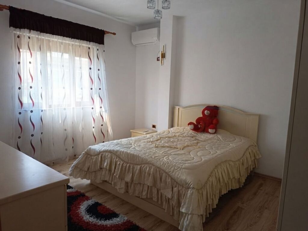 Qira, Vilë 2-katëshe, pranë shkollës "Rreze Drite" Sauk