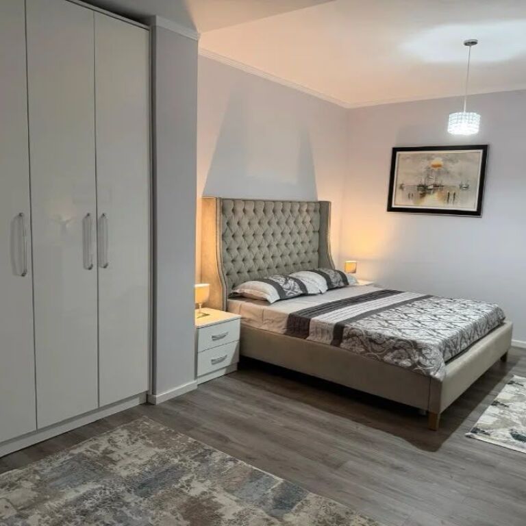 🏡 APARTAMENT 3+1 ME QIRA – PRANË KOPSHTIT ZOOLOGJIK 🏡