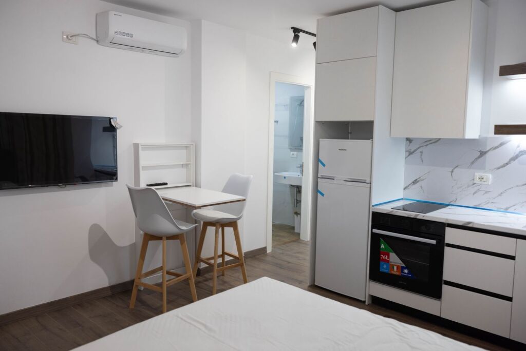 First time for rent: Studio apartment newly invested * *(📍Porcelan - near Tv Klan and EUROPEAN Faculty )* - Floor 1 - *300 €/Month* - Area 30 m²