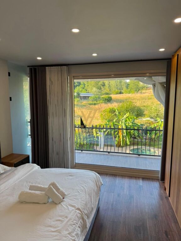 VILLA SU TRE PIANI IN AFFITTO AL LAGO ASCIUTTO 12.000 EURO