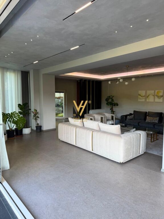 VILLA SU TRE PIANI IN AFFITTO AL LAGO ASCIUTTO 12.000 EURO
