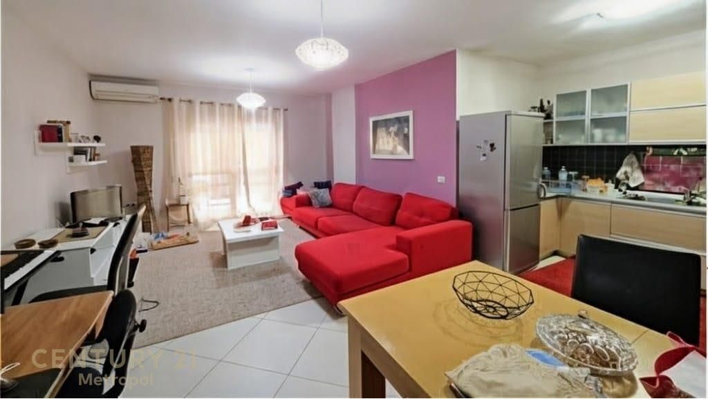 Apartament 2+1+2 per qira, te rruga Margarita Tutulani.