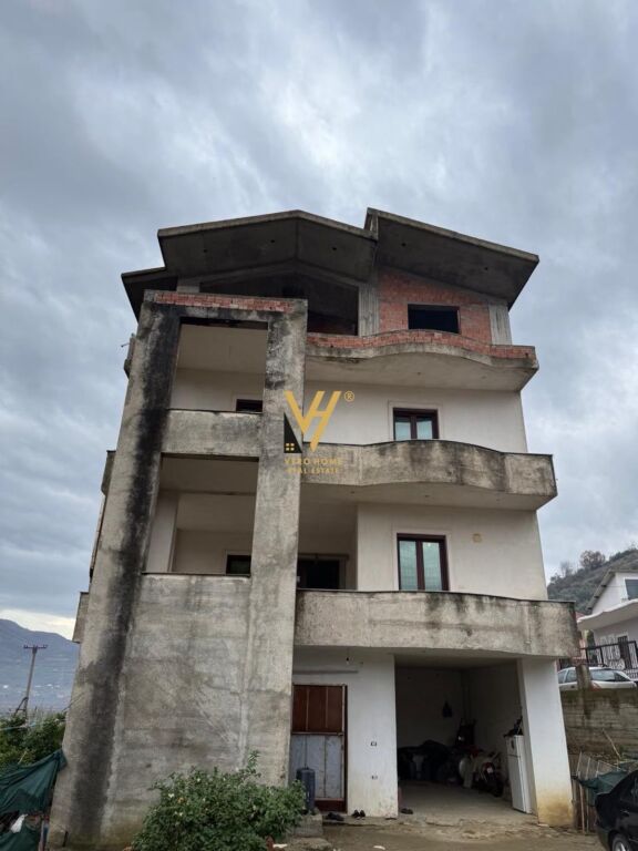 JEPET GODINE TRE KATESHE ME QERA NE ELBASAN 4.500 EURO