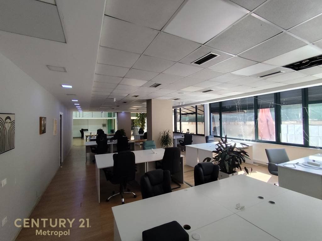 Zyrë Me Qira tek Shallvaret, Tiranë | 400 m²