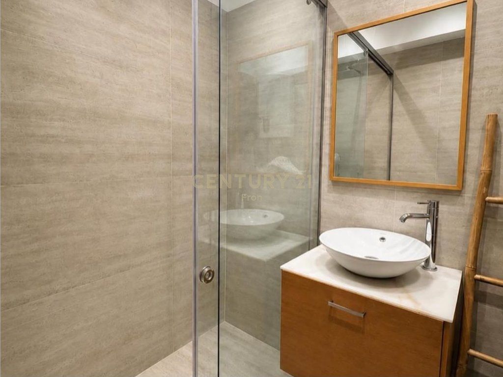 Apartament 2+1 per Qera Bllok!