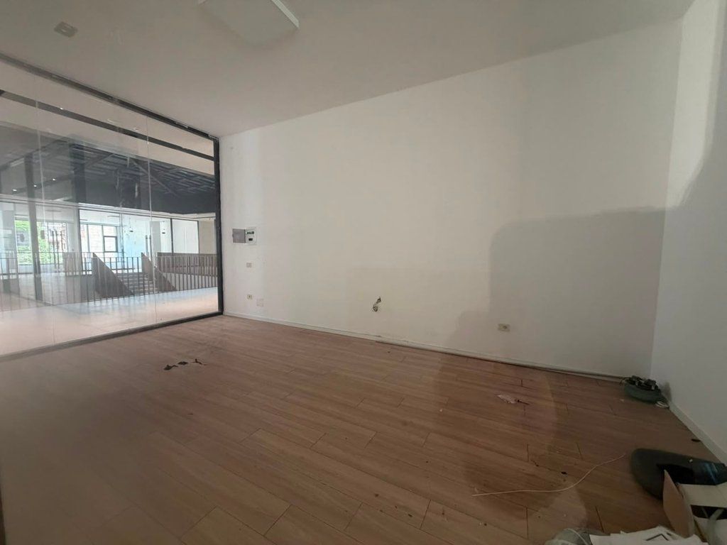 Qera, Ambient komercial, Golden Tower Residence, Tiranë.