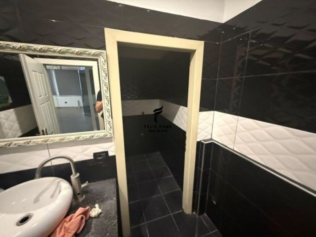 ZYRE ME QERA 240 M2 STACIONI TRENIT 230.000 LEKE FH-87972