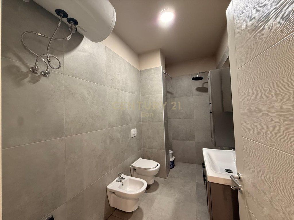 Apartament 1+1 Për Shitje në Golem !