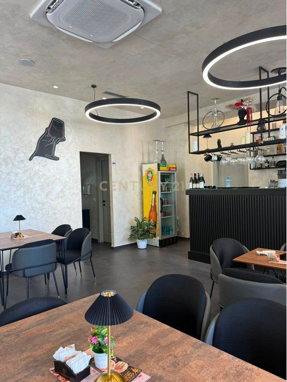 Locale investito in affitto, nella zona dello Stadio, Durres!!!