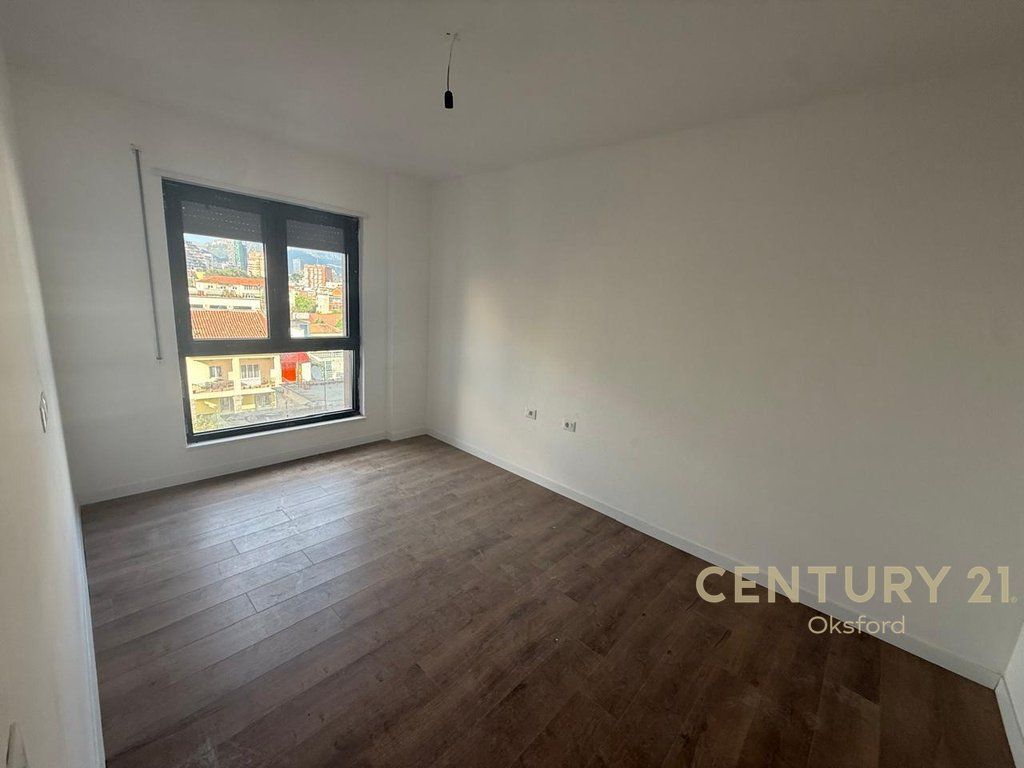 OFFICE SPACE+PARKING SPOT FOR RENT, AT THE PARIS MUNICIPALITY!