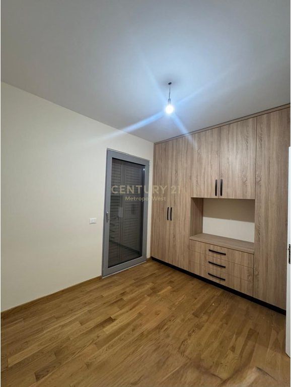 Apartament 2+1 me qira te Liqeni i Farkës