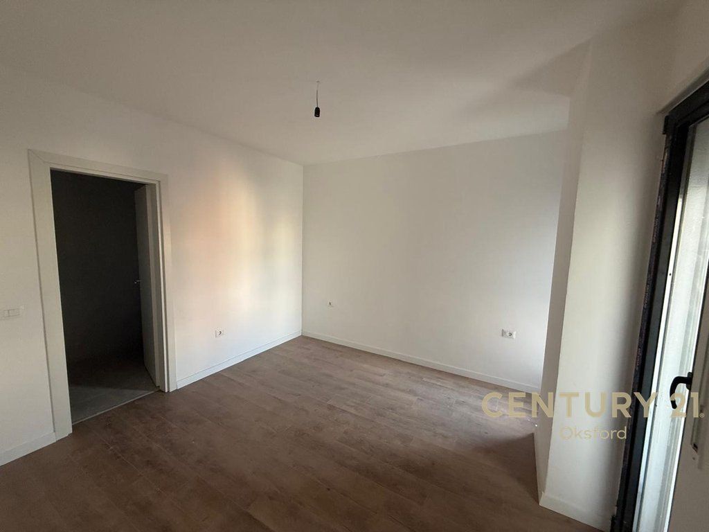 OFFICE SPACE+PARKING SPOT FOR RENT, AT THE PARIS MUNICIPALITY!