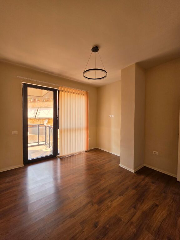 🏡 Ambient biznesi me qera  📍Komuna e Parisit, Rruga e Kosovarëve 💰Çmimi: 70.000 Lekë/Muaj