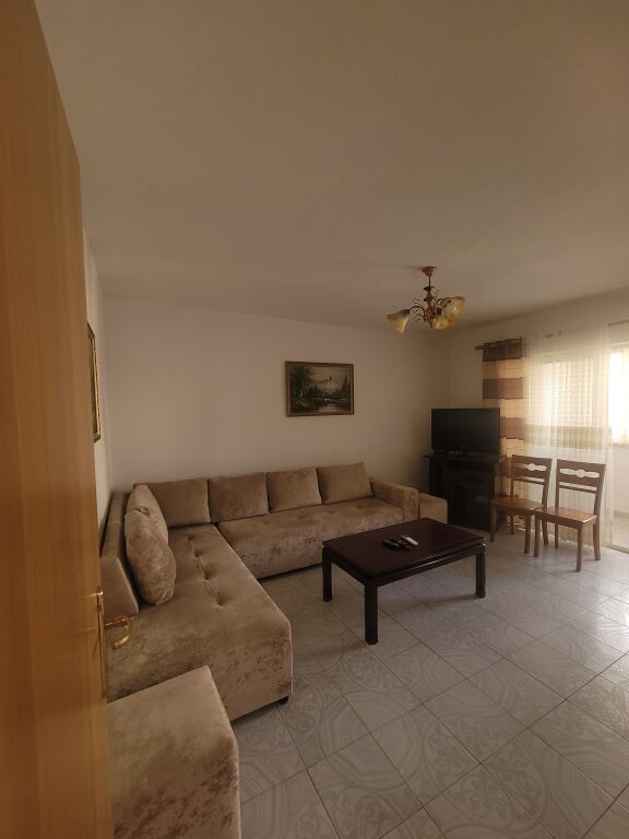Shitet Apartamente 2+1, prane Shkolles se Baletit