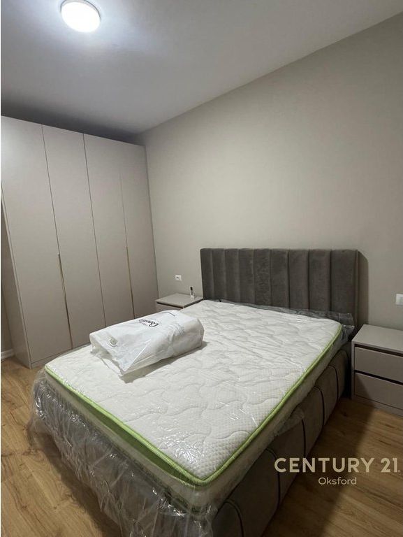 Apartament per qira 1+1 i mobiluar përball Ring Center, tek Zogu I Zi! 700 € /Muaj 65,000 Lekë /Muaj