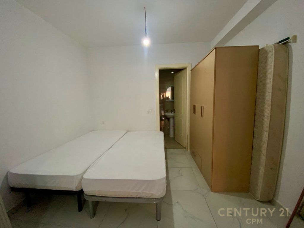 NE KOMUNEN E PARISIT PRANE KESH JAPIM ME QIRA STUDIO APARTAMENT
