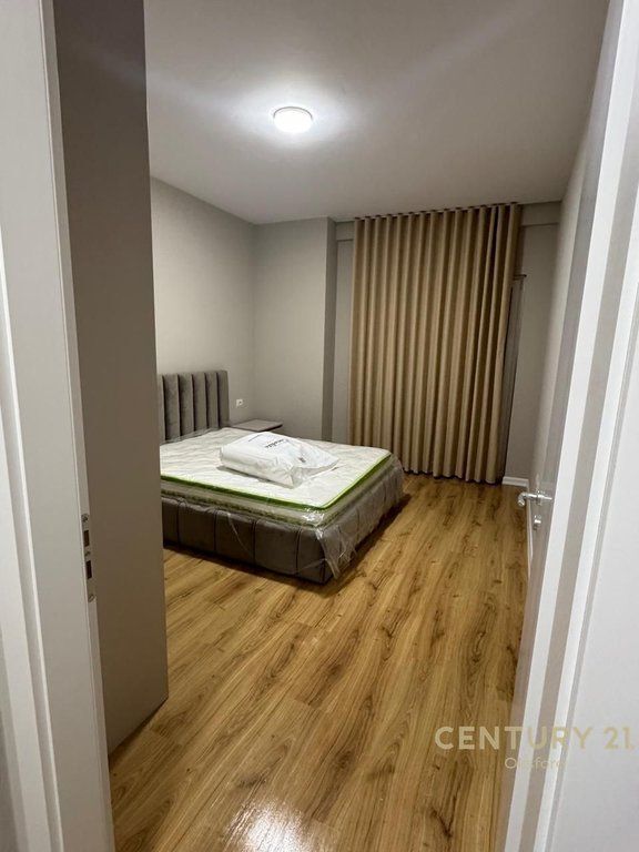 Apartament per qira 1+1 i mobiluar përball Ring Center, tek Zogu I Zi! 700 € /Muaj 65,000 Lekë /Muaj