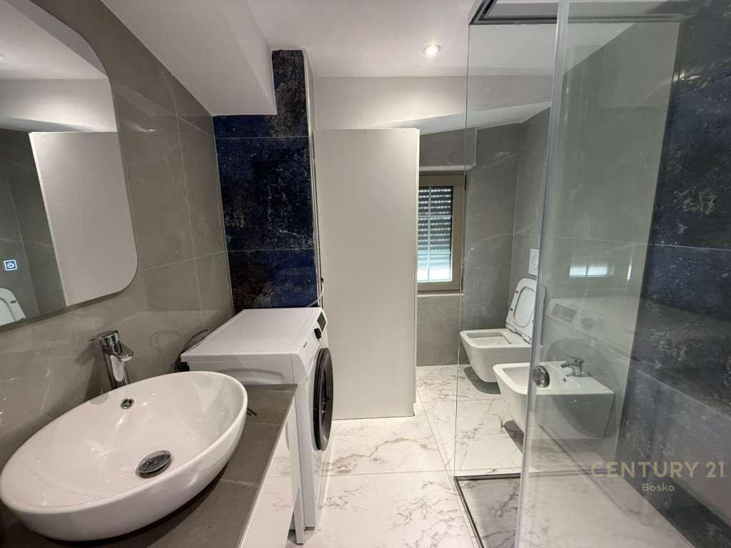 JEPET ME QIRA APARTAMENT 1+1 NE LAPRAKE, PAS SPITALIT USHTARAK❗️ 430 € /Muaj 40,000 Lekë /Muaj