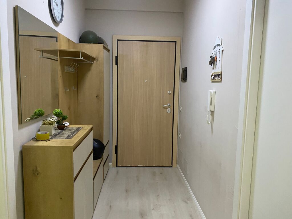 Jepet me qira apartament 1+1 + post parkimi në Green City, Unaza e Re !!
