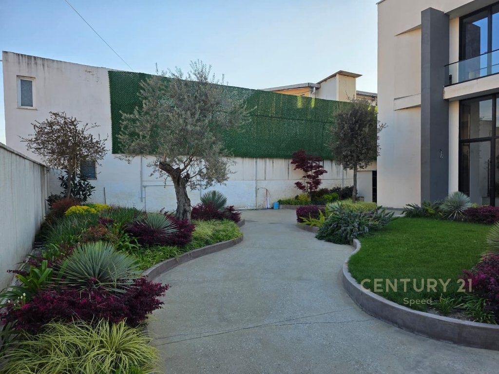 Commercial Property for Rent near QTU, Office+Warehouse
