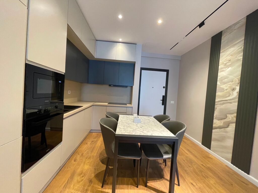 Apartament 1+1+Parking per qira tek Komuna e Parisit.