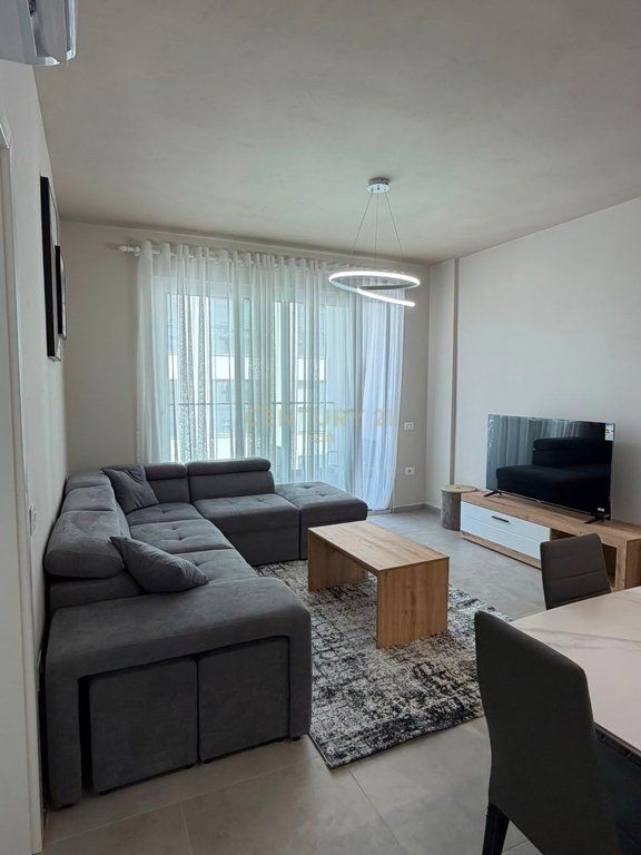 Apartament 1+1 Për Shitje në Golem !