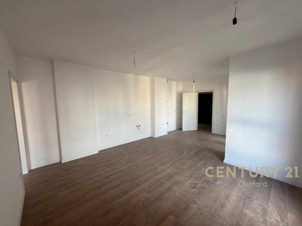 OFFICE SPACE+PARKING SPOT FOR RENT, AT THE PARIS MUNICIPALITY!