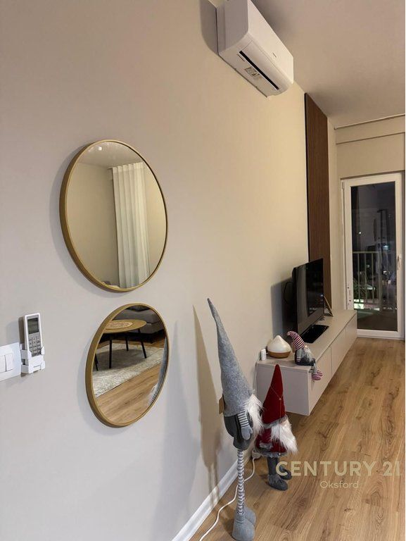 Apartament per qira 1+1 i mobiluar përball Ring Center, tek Zogu I Zi! 700 € /Muaj 65,000 Lekë /Muaj