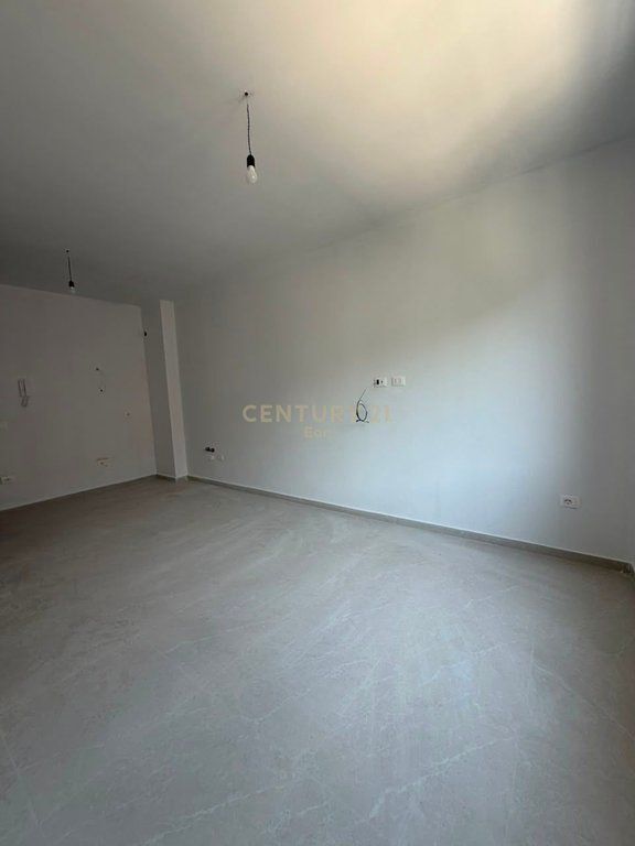 13 APARTAMENTE 1+1 ME QIRA NE NJE REZIDENCE ME PISHINE,PER INVESTIM NE MALIN E ROBIT !!