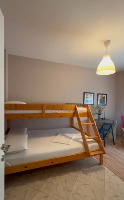 Apartament 2+1 me qira "Rr.Elbasanit"