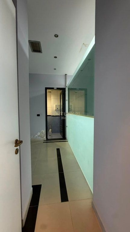 LOCALE IN AFFITTO PRESSO FLY, DURRES !