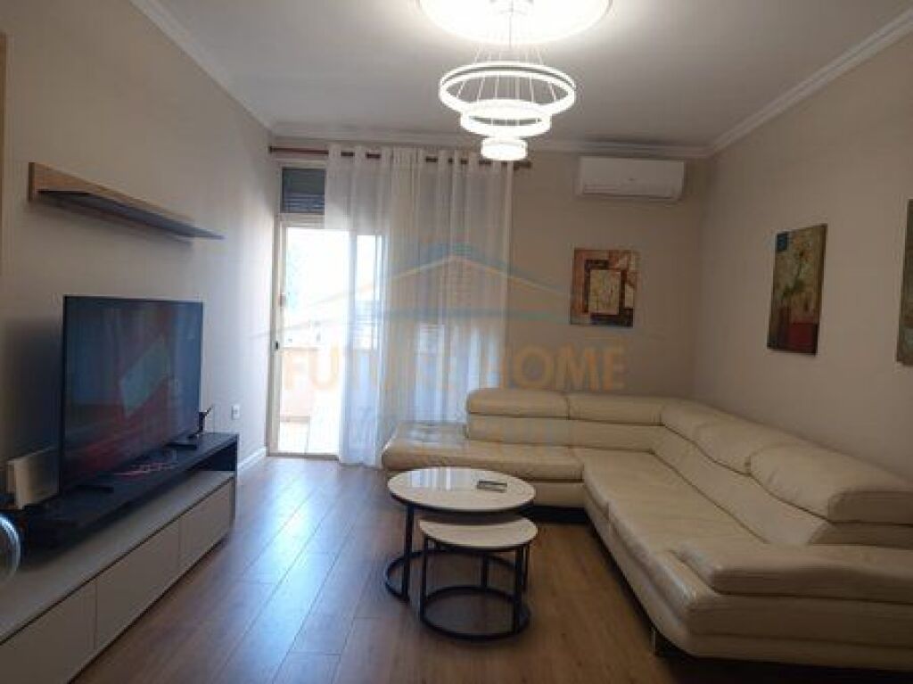 Rent, Apartment 1+1, 9 Floors, Tirana.
